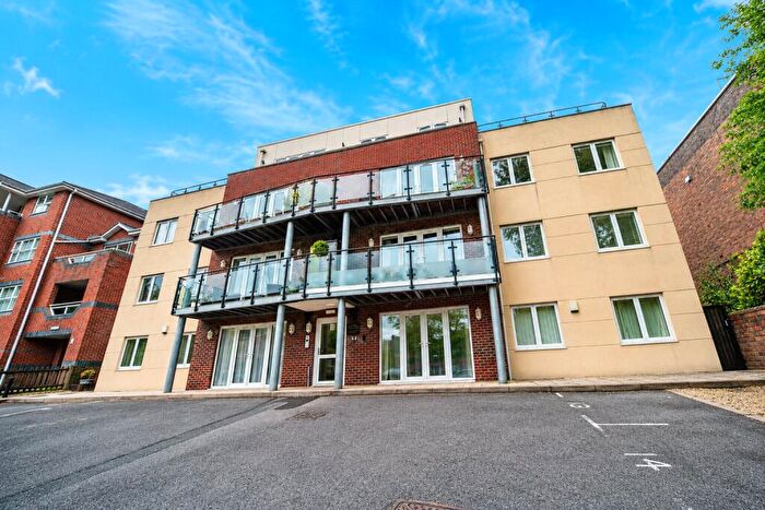 2 Bedroom Flat For Sale In Winn Road, Southampton, Hampshire, SO17