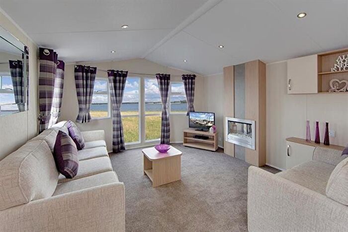 2 Bedroom Mobile/park Home For Sale In Main Road, Ventnor, PO38