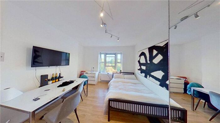 2 Bedroom Flat To Rent In Kennington Park Road, Oval, London, SE11