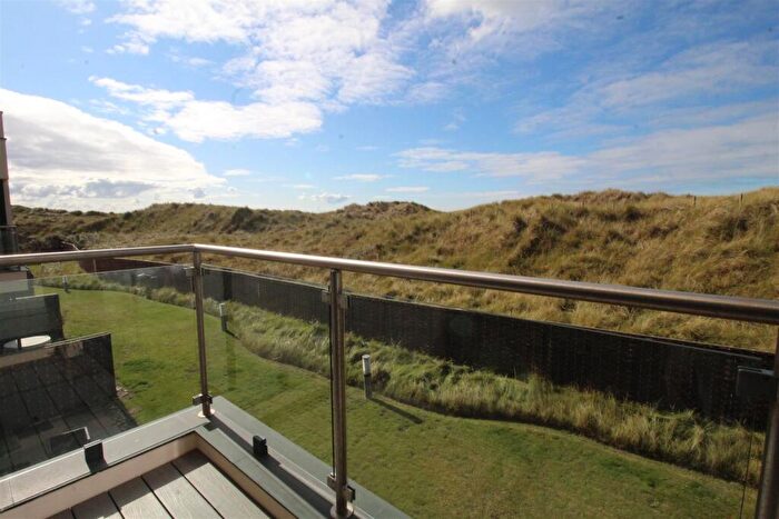 2 Bedroom Apartment To Rent In Clifton Drive North, Lytham St. Annes, FY8