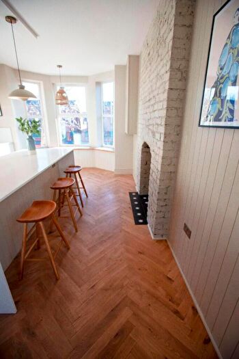 6 Bedroom Flat To Rent In Swinton Grove, Manchester, M13