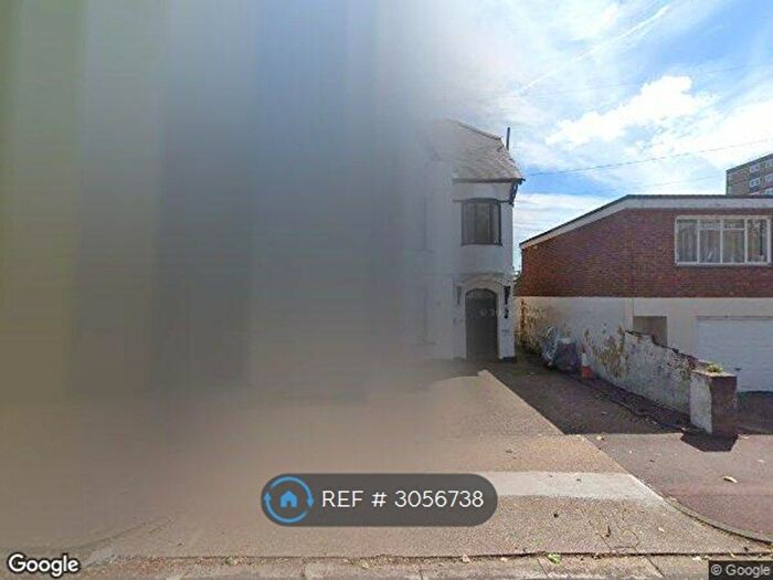 2 Bedroom Flat To Rent In Alexandra Road, Southend-On-Sea, SS1