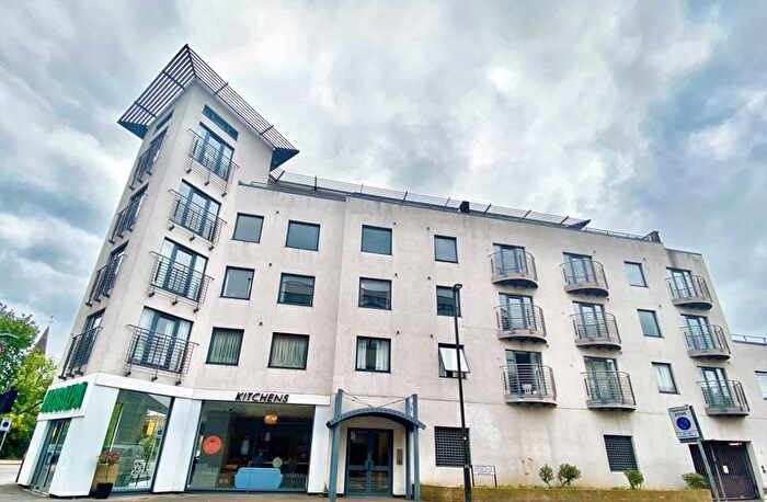 2 Bedroom Flat To Rent In Montway Heights, A Montague Road, London, SW19