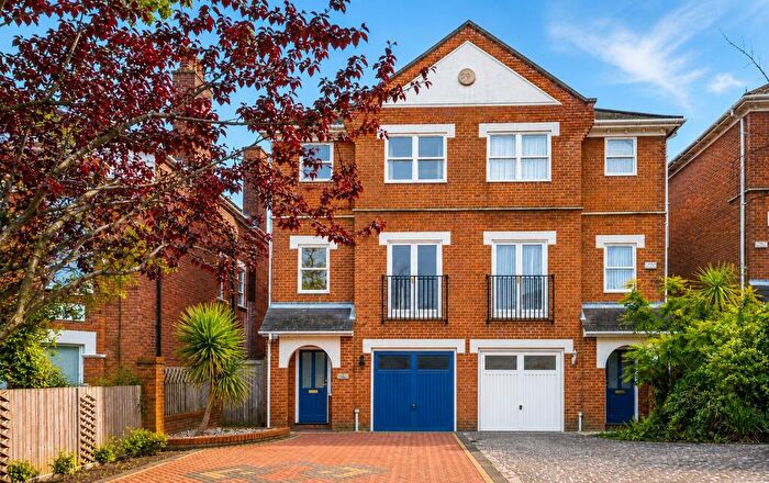 3 Bedroom Semi-Detached House To Rent In Hermitage Road, London, SE19