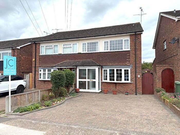 4 Bedroom Semi-Detached House For Sale In Somerset Road, Linford, SS17
