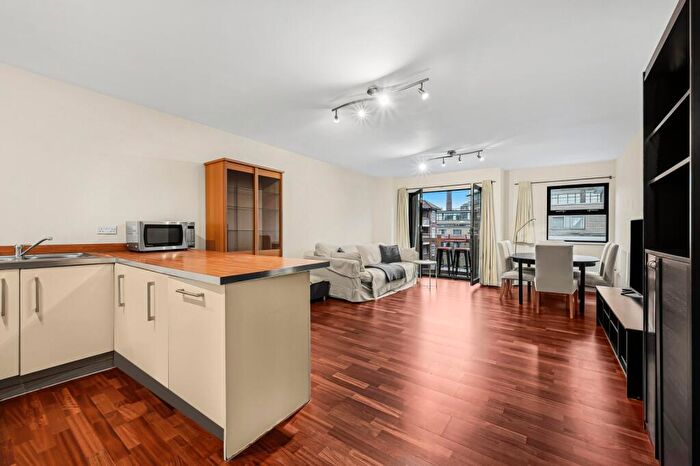 2 Bedroom Flat For Sale In Quaker Street, Liverpool Street, E1