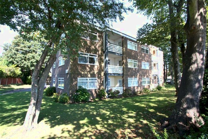 2 Bedroom Apartment To Rent In Goring Street, Goring-by-Sea, Worthing, West Sussex, BN12
