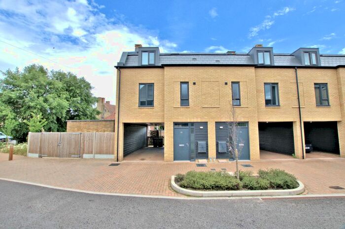 3 Bedroom Town House To Rent In Drovers Place, Huntingdon, PE29
