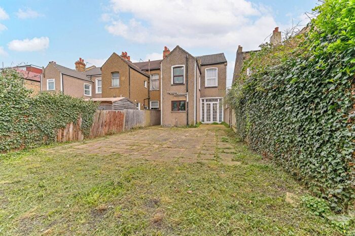 4 Bedroom End Terrace House For Sale In Fairview Road, Norbury, London, SW16