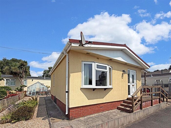 2 Bedroom Park Home For Sale In Crossley Moor Road, Kingsteignton, Newton Abbot, TQ12