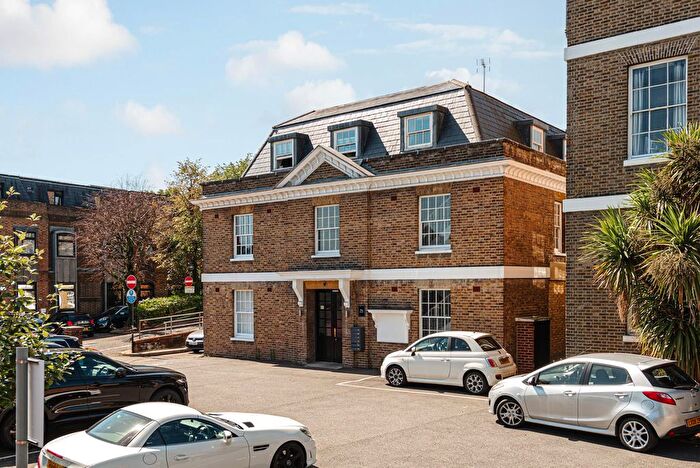 2 Bedroom Flat For Sale In Ashley Road, Epsom, KT18