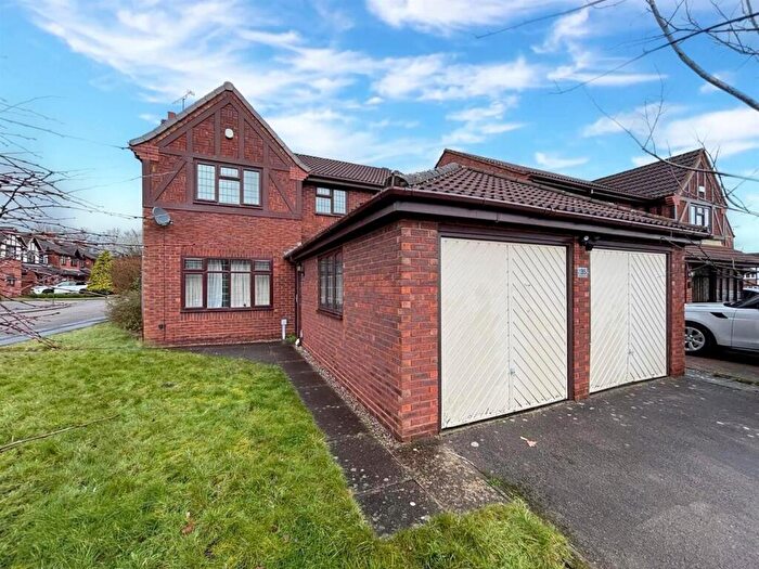 4 Bedroom Detached House To Rent In Halstead Grove, Solihull, B91