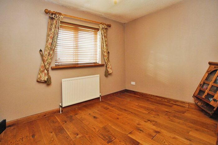 2 Bedroom Flat For Sale In Old Hale Way, Hitchin, SG5