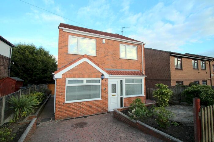 3 Bedroom Detached House To Rent In Sussex Avenue, Horsforth, Leeds, West Yorkshire, Uk, LS18