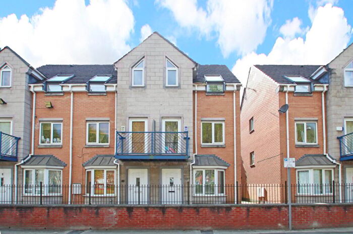 3 Bedroom Town House To Rent In Dearden Street, Hulme, Manchester, M15