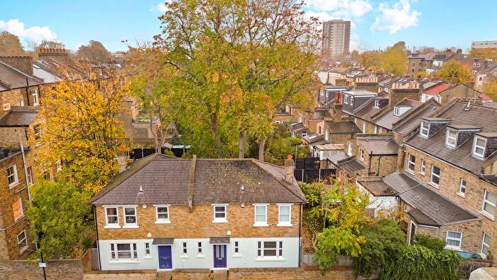 3 Bedroom Semi Detached House For Sale In Rendlesham Road, London, E5