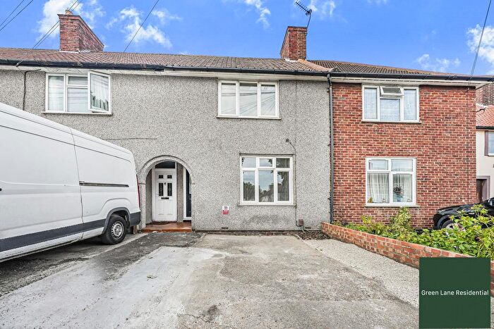 2 Bedroom Property For Sale In Green Lane, Dagenham, RM8