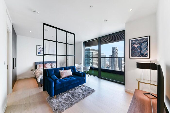 Apartment To Rent In Bagshaw Building, Wardian, Canary Wharf, E14