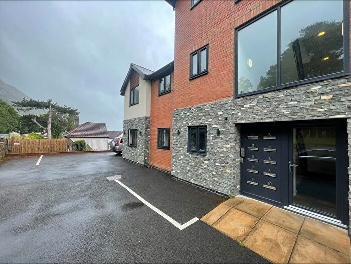 2 Bedroom Maisonette To Rent In Awel Ynys, Bangor Road, LL34