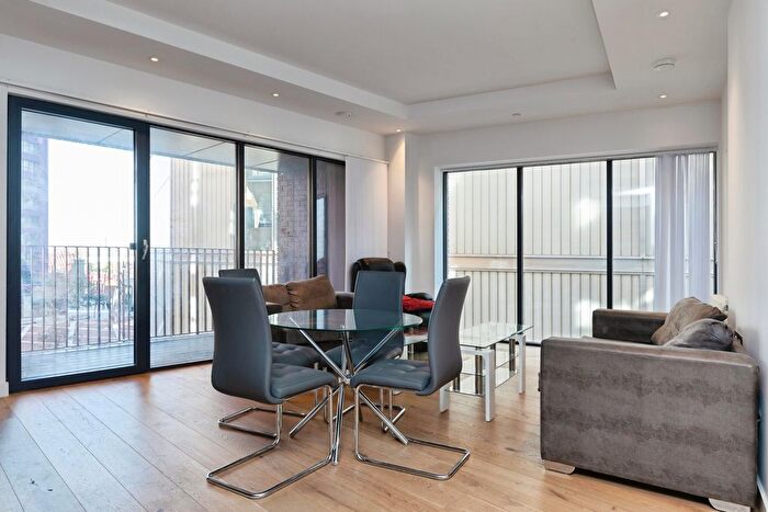 2 Bedroom Flat To Rent In Modena House, Lyell Street, London, E14