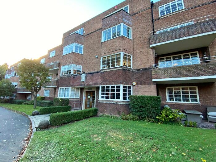 3 Bedroom Apartment For Sale In Viceroy Close, Birmingham, B5