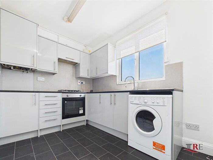 2 Bedroom Flat To Rent In Connaught Road, London, NW10