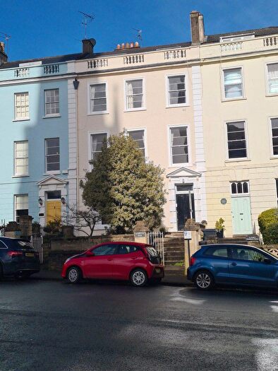 3 Bedroom Flat To Rent In Sutherland House – First Floor Ref, BS8