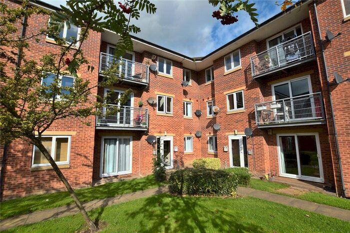 2 Bedroom Flat To Rent In Woodeson Lea, Leeds, West Yorkshire, LS13