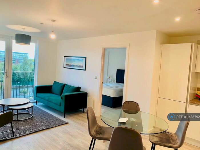 2 Bedroom Flat To Rent In Middlewood Plaza, Salford, M5