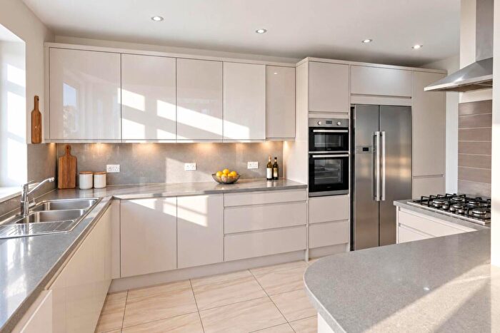 5 Bedroom Detached House For Sale In Highview Avenue, Edgware, HA8