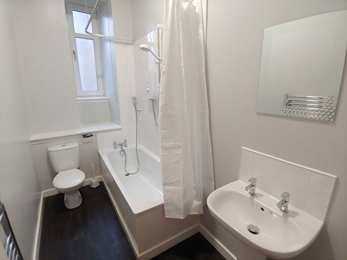 2 Bedroom Flat To Rent In Clarendon Place, St Georges Cross, Glasgow, G20