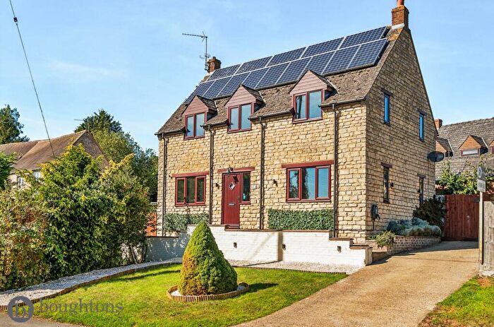 4 Bedroom Detached House For Sale In Wappenham Road, Helmdon, NN13