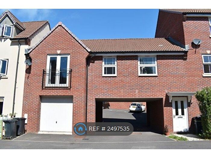 2 Bedroom Flat To Rent In Hen And Chickens Field, Wincanton, BA9