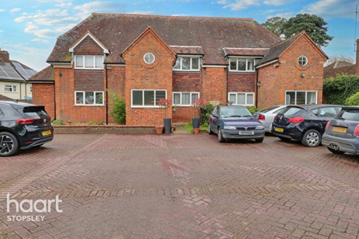 1 Bedroom Maisonette For Sale In Old School Court, Lilley Village, LU2