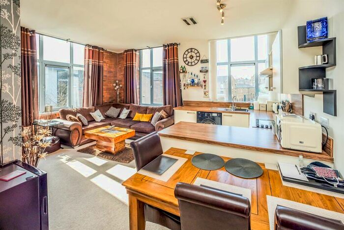 2 Bedroom Apartment To Rent In Dewsbury Road, Elland, HX5