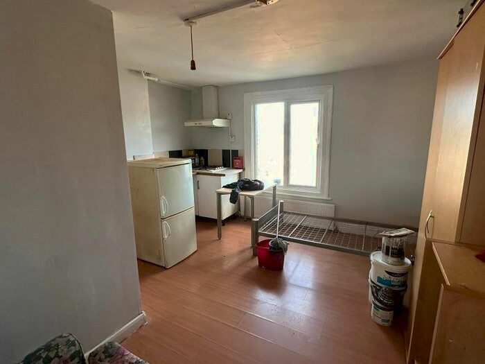 Studio To Rent In Brockley Road, London, SE4