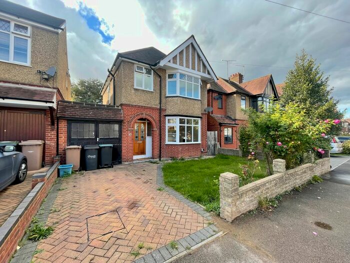 4 Bedroom Property To Rent In Wychwood Avenue, Luton, LU2