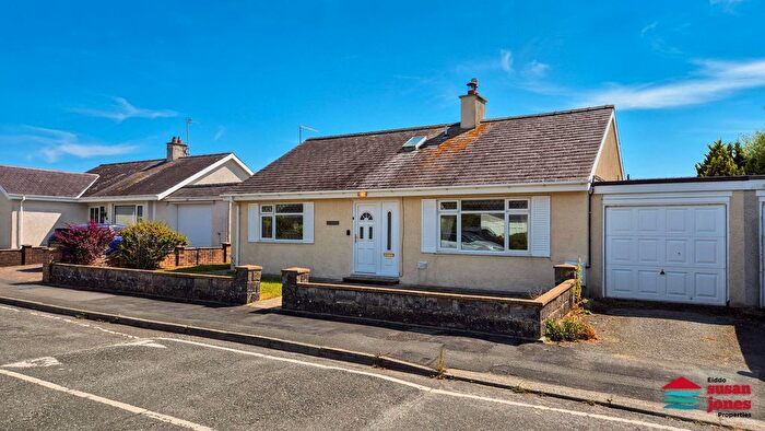 2 Bedroom Semi Detached Bungalow For Sale In Lon Ceredigion, Pwllheli, LL53