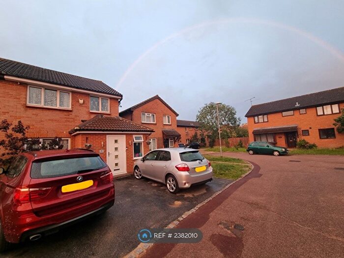 4 Bedroom Semi-Detached House To Rent In Burniston Close, Lower Earley, Reading, RG6