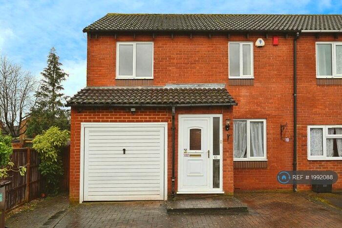 3 Bedroom Semi-Detached House To Rent In The Delph, Lower Earley, Reading, RG6