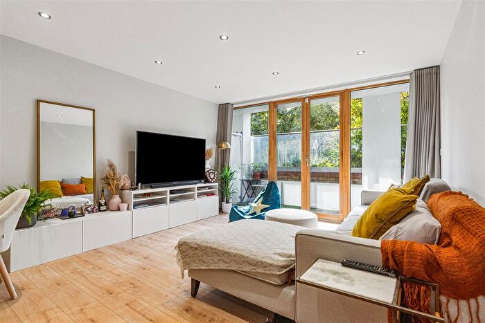 2 Bedroom Flat For Sale In Spring Grove, London, W4