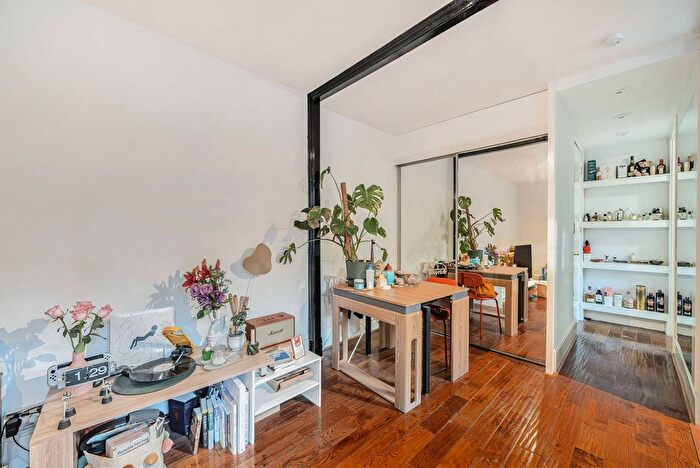 Studio To Rent In Chelsea Manor Street, Chelsea, London, SW3