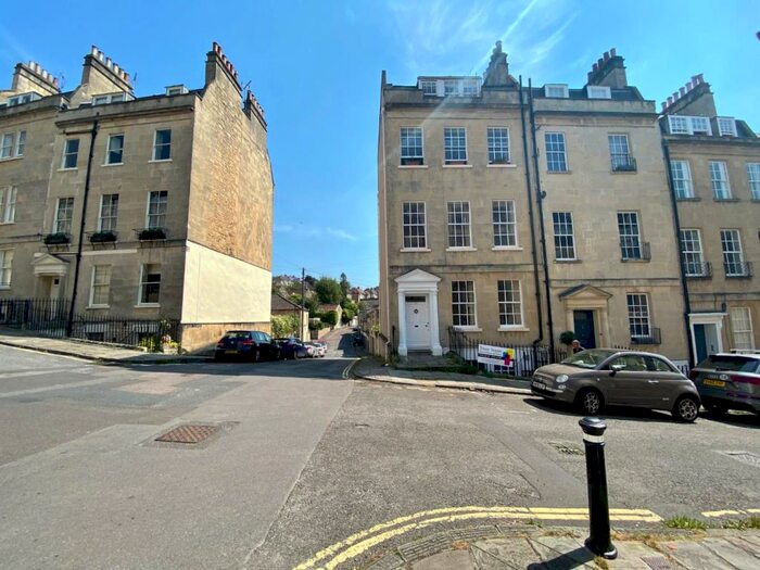 3 Bedroom Flat To Rent In Park Street, BA1