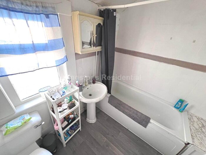 2 Bedroom Flat To Rent In Monthermer Road, Cardiff, CF24