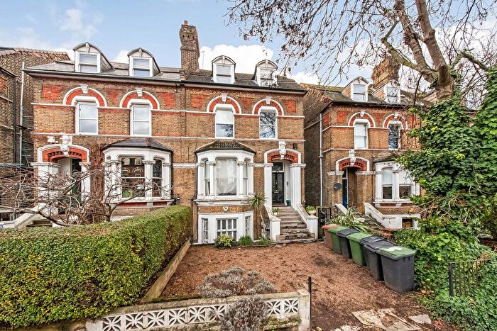 2 Bedroom Flat For Sale In Pepys Road, Telegraph Hill, London, SE14