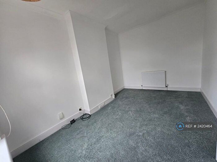 4 Bedroom Semi-Detached House To Rent In Hutland Road, Ipswich, IP4