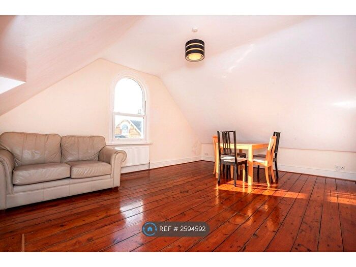 2 Bedroom Flat To Rent In Halesworth Rd, London, SE13