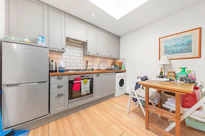1 Bedroom Flat To Rent In Garfield Mews, Battersea, London, SW11