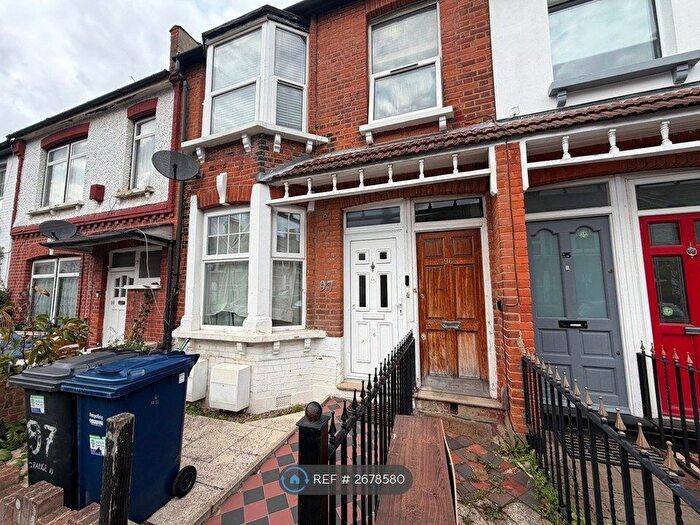 4 Bedroom Flat To Rent In Grange Avenue, London, N12