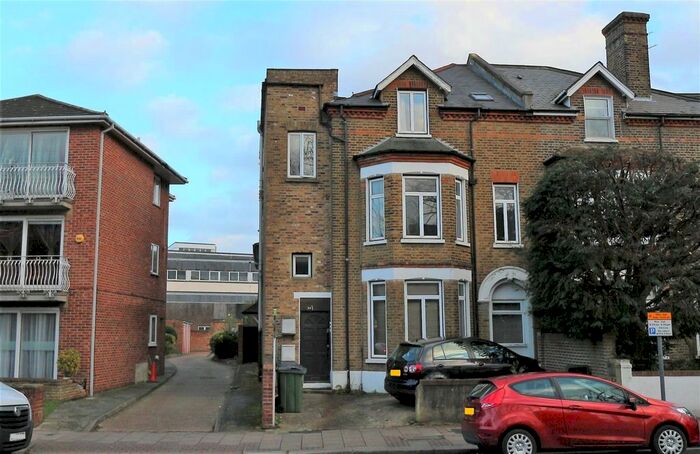 2 Bedroom Flat To Rent In Court Yard, London, SE9